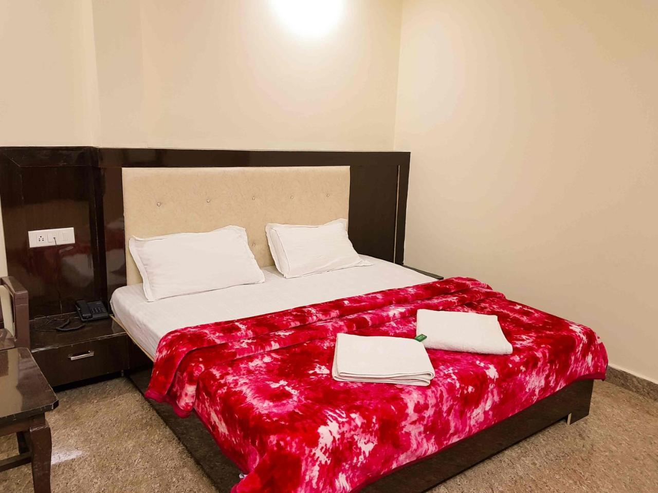 Hotel Homely Abode Далхаузи Экстерьер фото