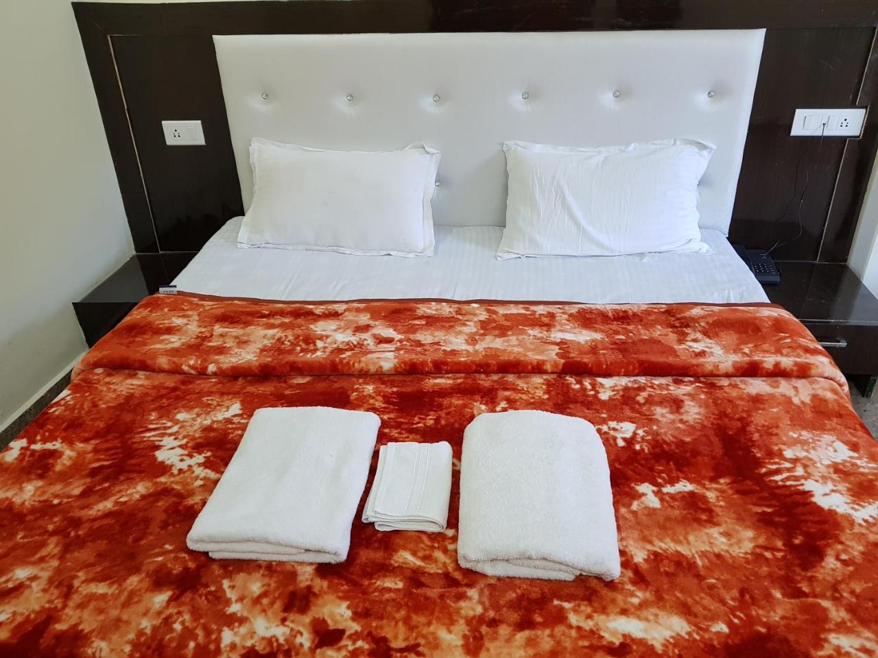 Hotel Homely Abode Далхаузи Экстерьер фото